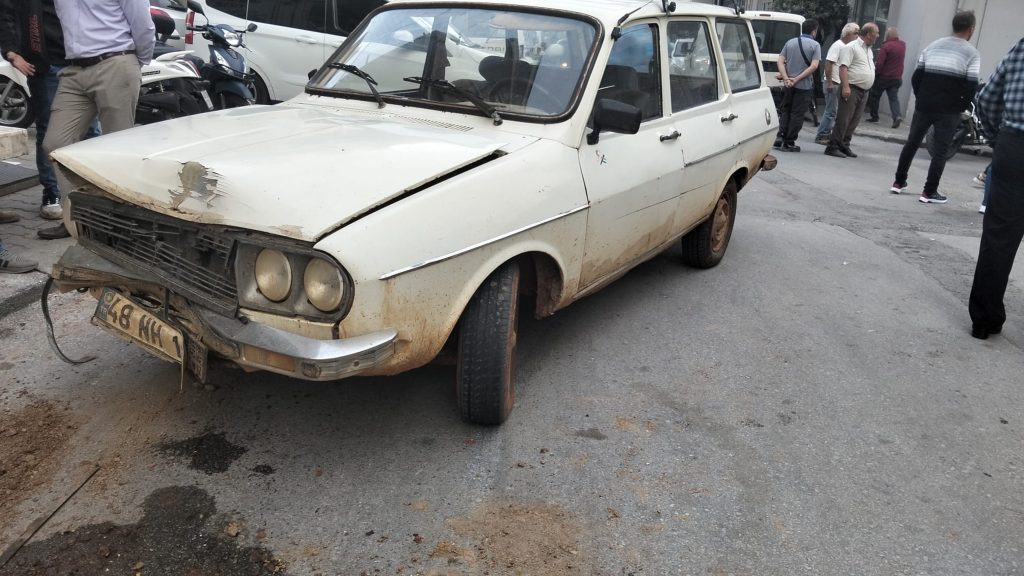 Menteşe kaza, menteşe trafik kazası, menteşe çalıntı araba, menteşe çalıntı araba kazası