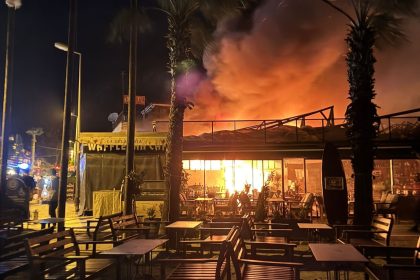 ula yangın, akyaka yangın, akyaka sahilde yangın, akyakadaki restoranda yangın, ulada yangın