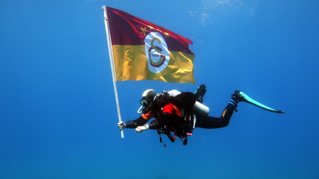 fethiye galatasaray şampiyonluk kutlaması, denizin dibinde şampiyonluk kutlaması, fethiye şampiyonluk kutlaması, fethiye galatasaray şampiyonluğu