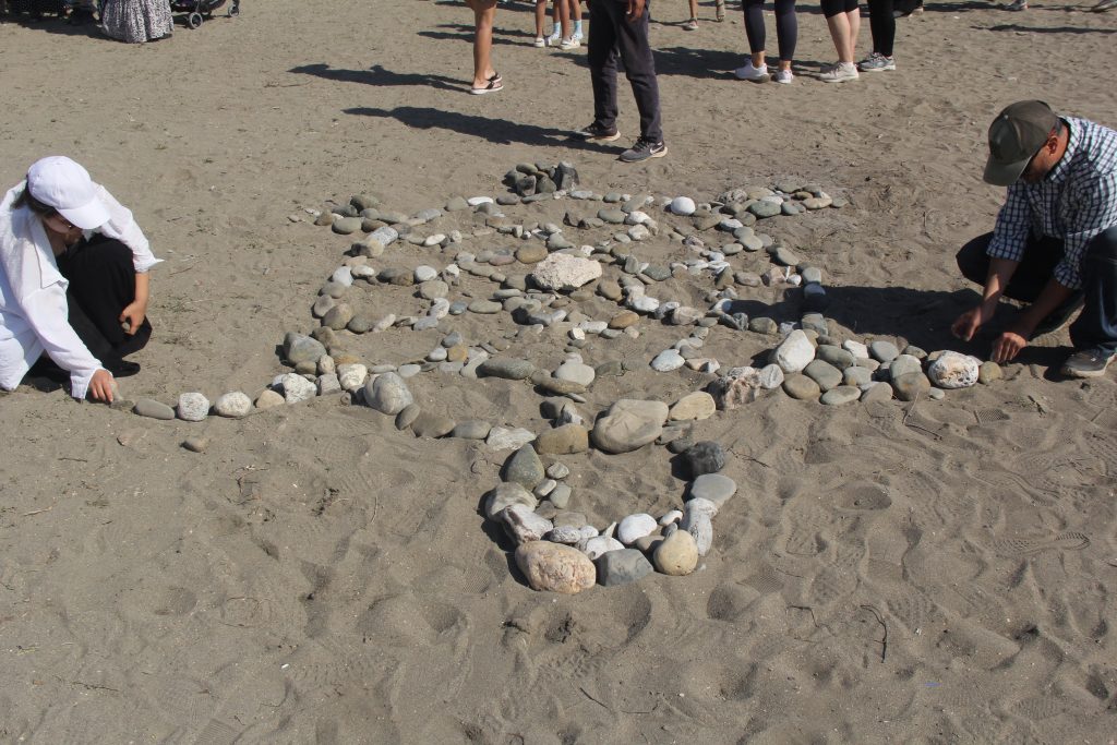 yeryüzü sanatı, fethiye karaot, fethiyede yeryüzü sanatı, yeryüzü sanatı örneği, dağ taş aş bizimdir platformu