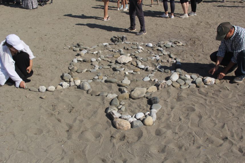 yeryüzü sanatı, fethiye karaot, fethiyede yeryüzü sanatı, yeryüzü sanatı örneği, dağ taş aş bizimdir platformu