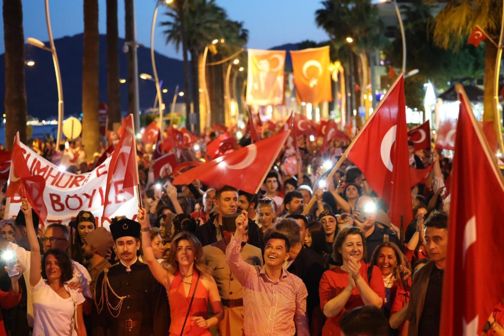 marmaris gençlik festivali, marmaris bulutsuzluk özlemi, marmaris 19 mayıs, marmaris belediyesi 19 mayıs, marmaris belediyesi gençlik festivali