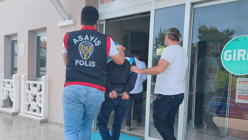 fethiyede ak parti binasına saldıran şüpheli , fethiye ak parti ilçe başkanlığı, fethiye ak parti ilçe başkanlığı binası, fethiye ak parti ilçe başkanlığı binasına saldırı, ak parti binasına saldıran şüpheli fethiye