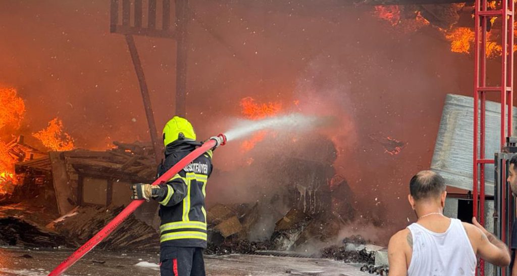 mersin fabrika yangını, jameson mersin, mersin yangını, fabrika yangını, mersin fabrika
