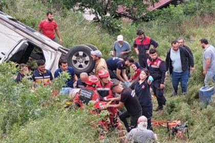 kavaklıdere kaza, kavaklıdere şarampole yuvarlanan araç, kavaklıdere kaza, kavaklıdere dört yaralı