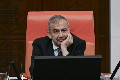 sırrı süreyya önder, sırrı süreyya önder öldü, sırrı süreyya önder öldü mü, sırrı süreyya önder kimdir, sırrı süreyya