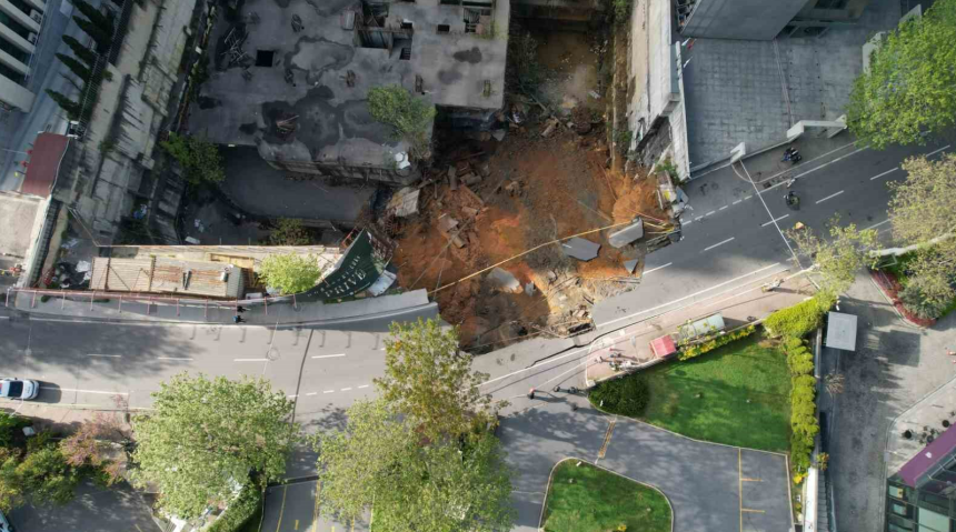 maslak yol çöktü sarıyer yol çöktü eski büyükdere caddesi sarıyer'de yol çöktü büyükdere caddesi