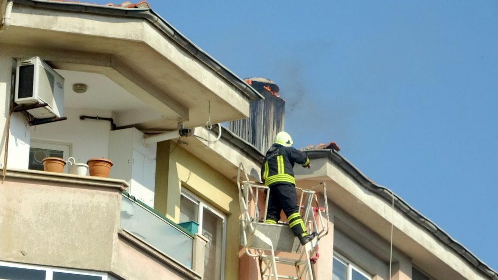menteşe apartmanda yangın, menteşede yangın, menteşe baca yangını, menteşe, muğla baca yangını