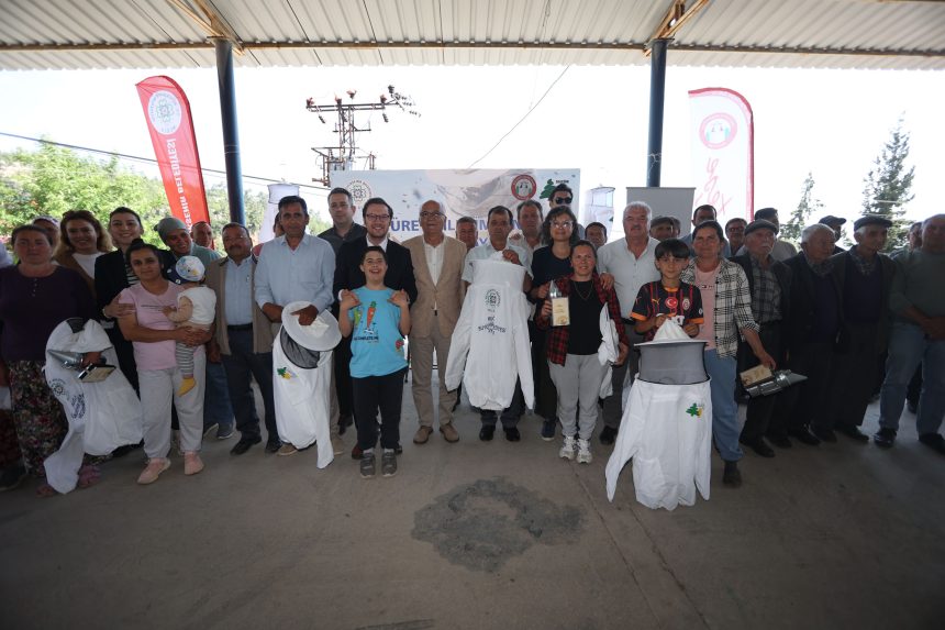 muğla ili arı yetiştiriciliği birliği, menteşe muğla ili arı yetiştiriciliği birliği üyeleri, menteşede arıcılara maske dağıtıldı, menteşede arıcılara körük dağıtıldı, arıcılara maske ve körük