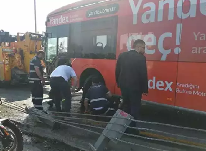 ayvansaray metrobüs kazası, metrobüs kazası bugün, metrobüs kazası, metrobüs kaza, istanbul metrobüs kazası