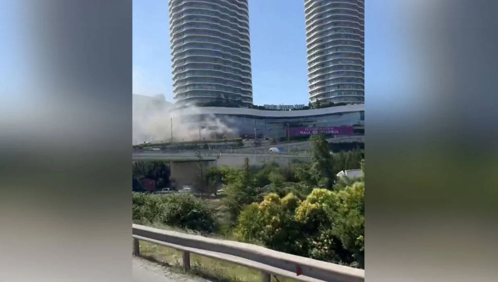 mall of istanbul, mall of istanbul yangın, mall of yangın, mall of istanbul son dakika, mall of istanbul yangın