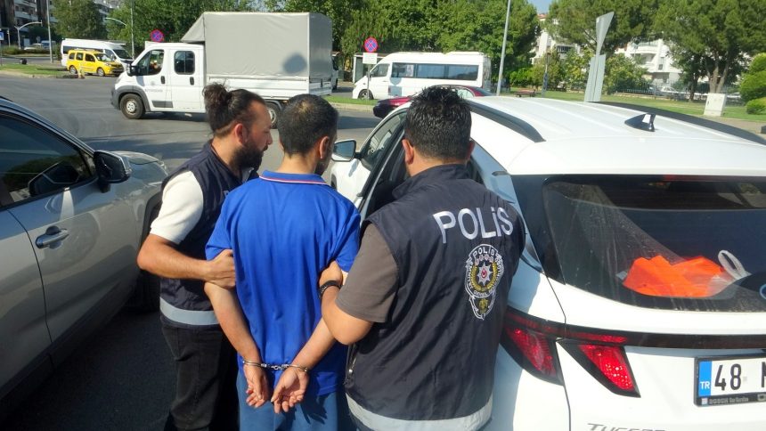 menteşe, menteşe polis aracına zarar, menteşe polis aracı, menteşe polis, menteşe dur ihtarına uymayan