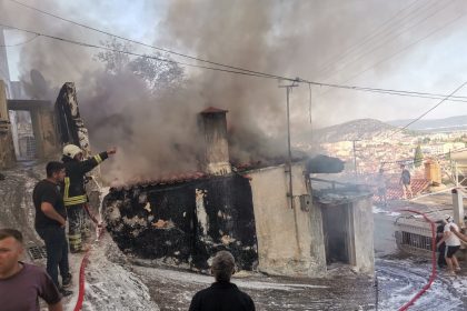 menteşe, menteşe yangın, menteşe ev yangını, menteşe kentsel sit alanı, menteşe kentsel sit alanı yangın