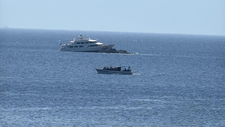 bodrum, bodrum açıkları, bodrum açıkları motoryat, motoryat kayalıklara çarptı, bodrum motoryat kayalıklara çarptı