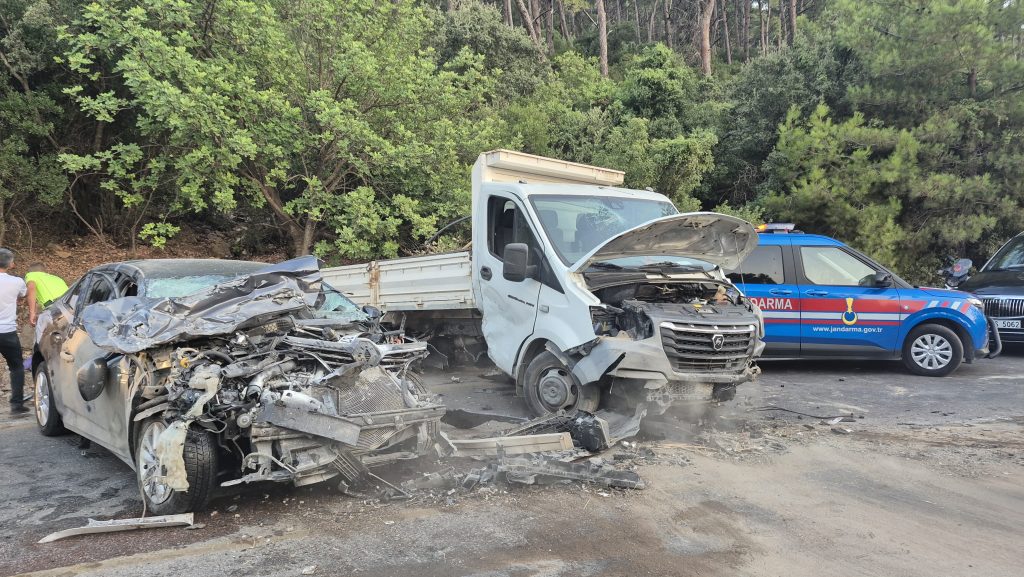 bodrum trafik kazası, bodrum kaza, bodrum dört kişi yaralandı