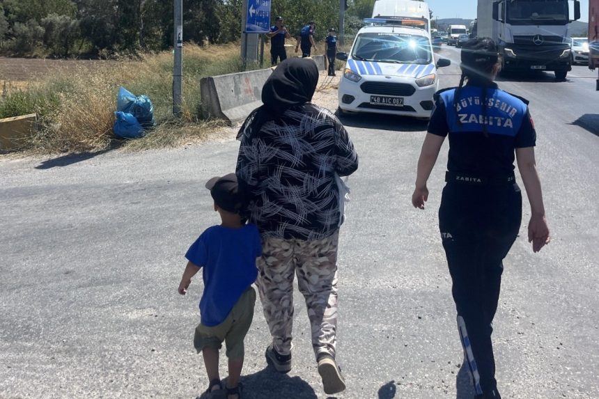 çocukları dilencilikte araç olarak kullanmak, milas bodrum karayolu, milas bodrum karayolu dilencilik, bodrum milas karayolu, bodrum milas karayolu dilencilik