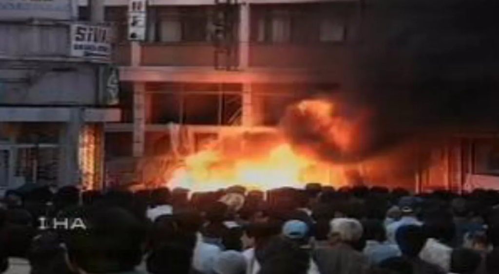 2 temmuz 1993 madımak olayı nedirmadımakta kaç kişi öldü2 temmuz madımak olayı nedir93 madımak olayısivas katliami