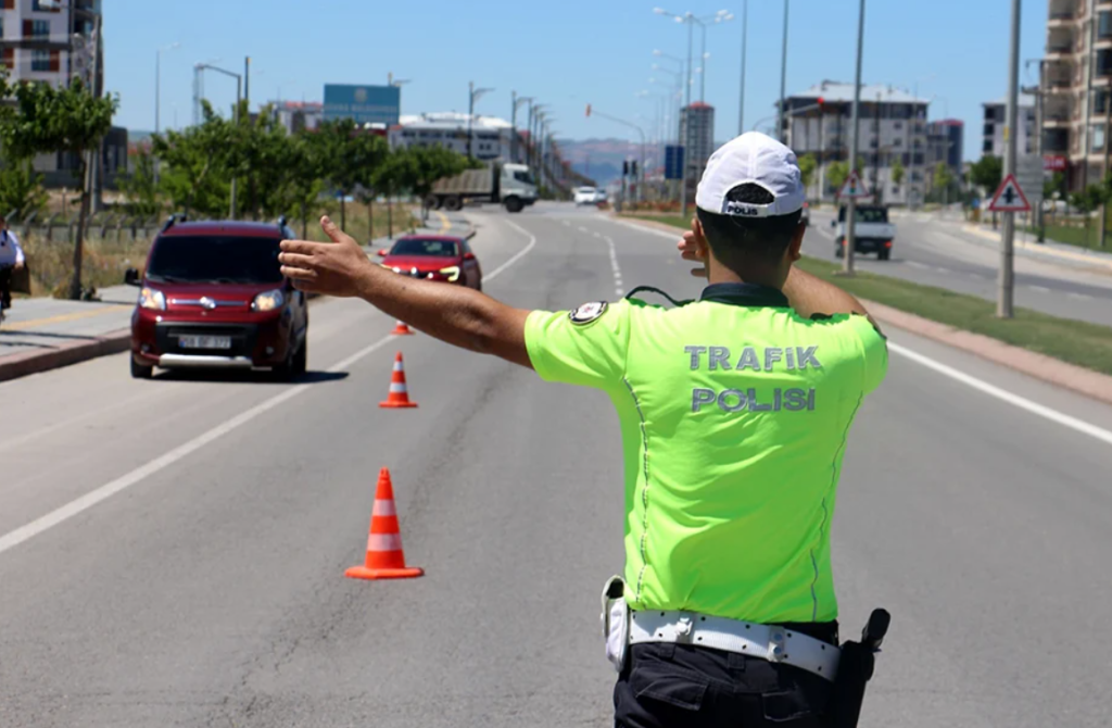 trafik cezası nasıl ödenir, indirimli trafik cezası ödeme süresi, trafik cezası sorgulama, trafik cezası erken ödeme, trafik cezası ödeme yöntemleri
