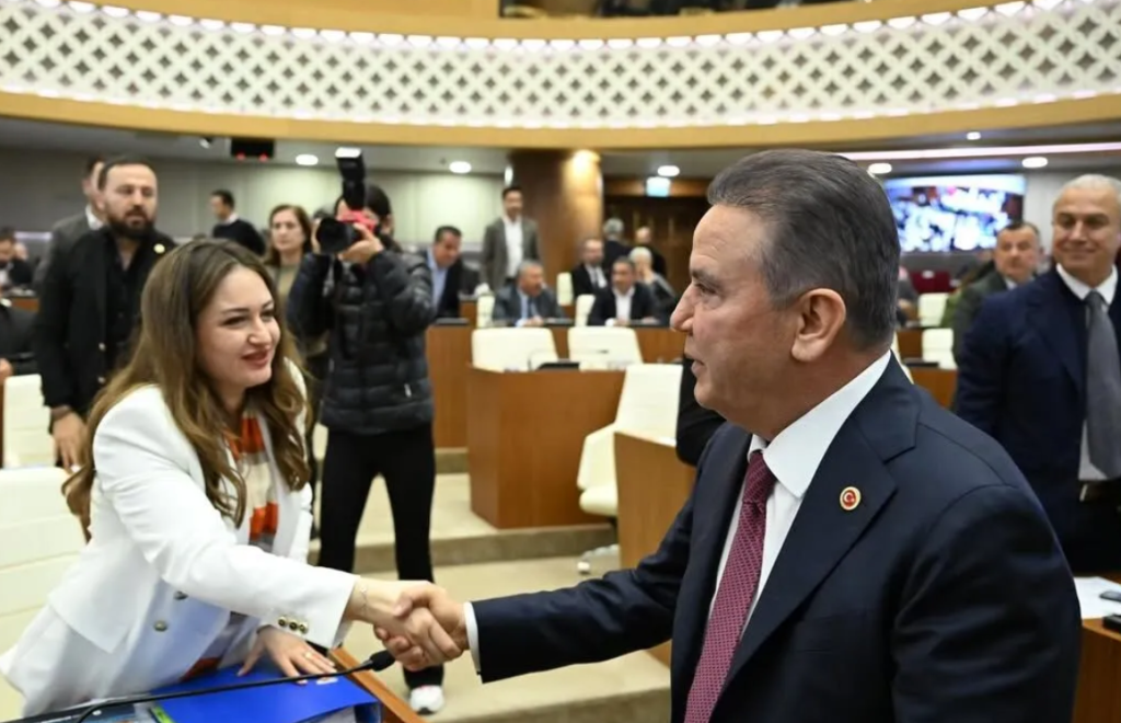 büşra özdemir, antalya büyükşehir belediyesi, abb başkan vekili, büşra özdemir antalya, büşra özdemir kimdir