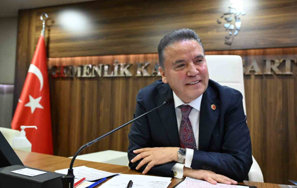 muhittin böcek, muhittin böcek son dakika, muhittin böcek hastaneye kaldırıldı, antalya belediye başkanı, muhittin böcek antalya