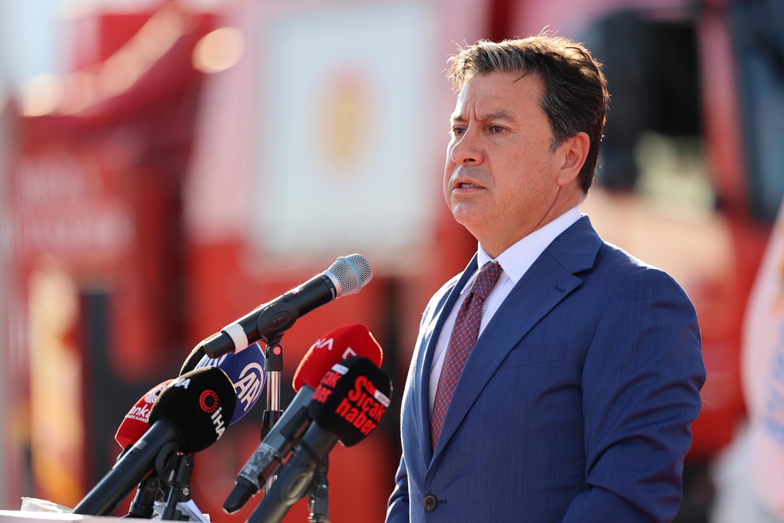 Muğla Büyükşehir Belediye Başkanı Ahmet Aras: “Muğla’mızı talan etmeye soyunan sizin gibilere karşı boynumuzu eğeceğiz”