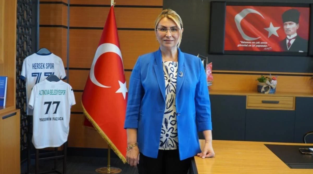 chp den istifa eden belediye başkanları, chp istifa eden belediye başkanı, yasemin fazlaca istifa, yasemin fazlaca chp, altınova belediye başkanı
