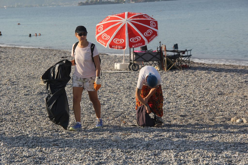 fethiye çalış sahili, fethiye deniz kaplumbağaları, yavru deniz kaplumbağaları, fethiye çöp toplama, fethiye çalış