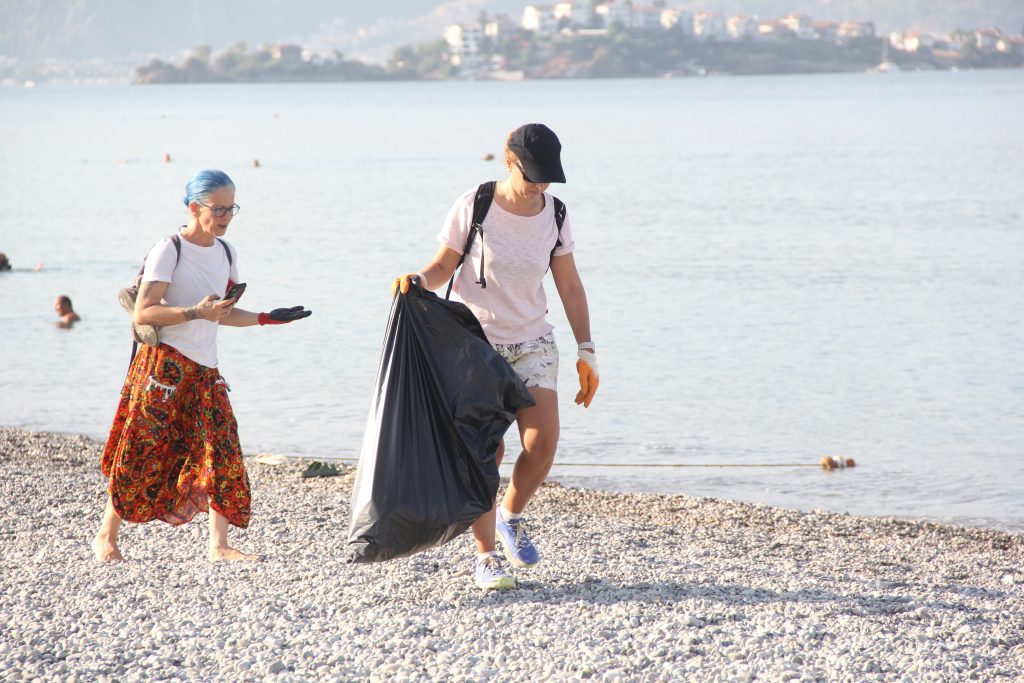fethiye çalış sahili, fethiye deniz kaplumbağaları, yavru deniz kaplumbağaları, fethiye çöp toplama, fethiye çalış