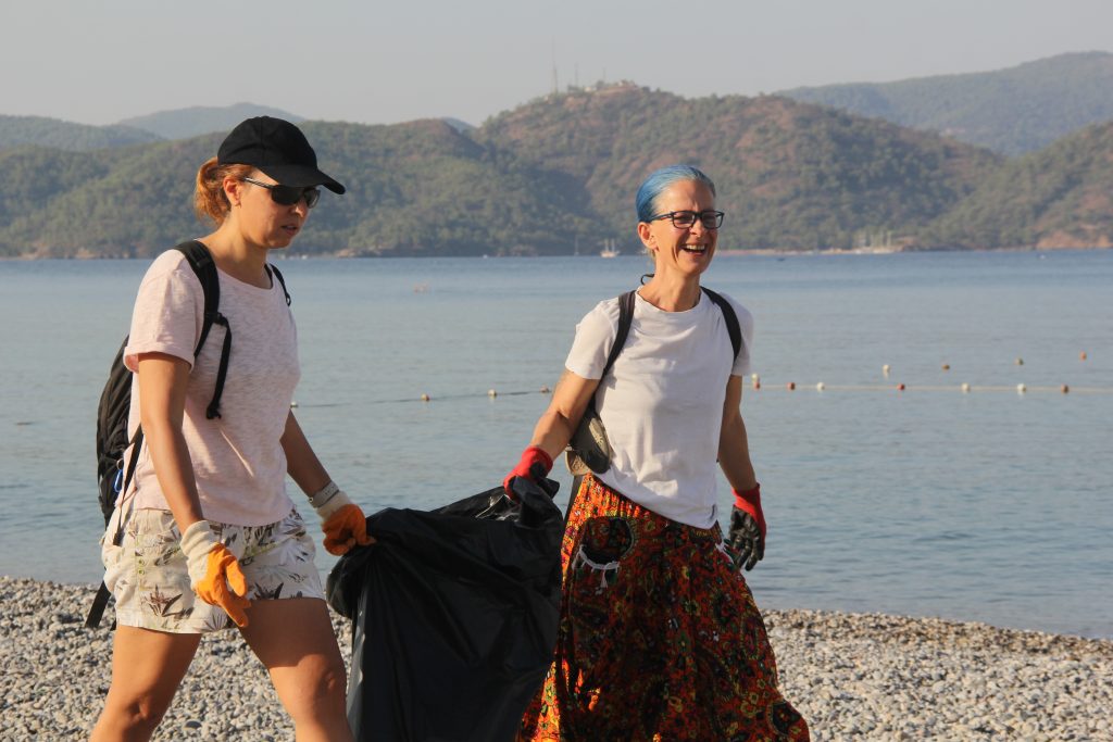 fethiye çalış sahili, fethiye deniz kaplumbağaları, yavru deniz kaplumbağaları, fethiye çöp toplama, fethiye çalış