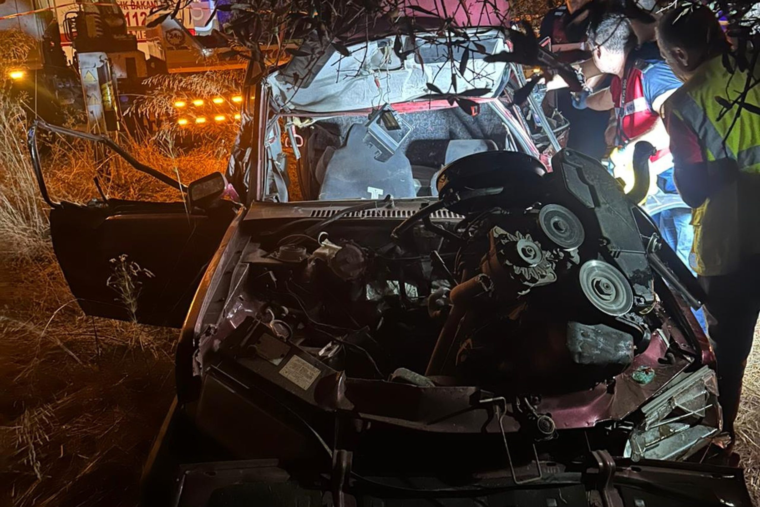milas kaza, milas trafik kazası, milasta otomobil şarampole yuvarlandı, milasta iki kişi hayatını kaybetti