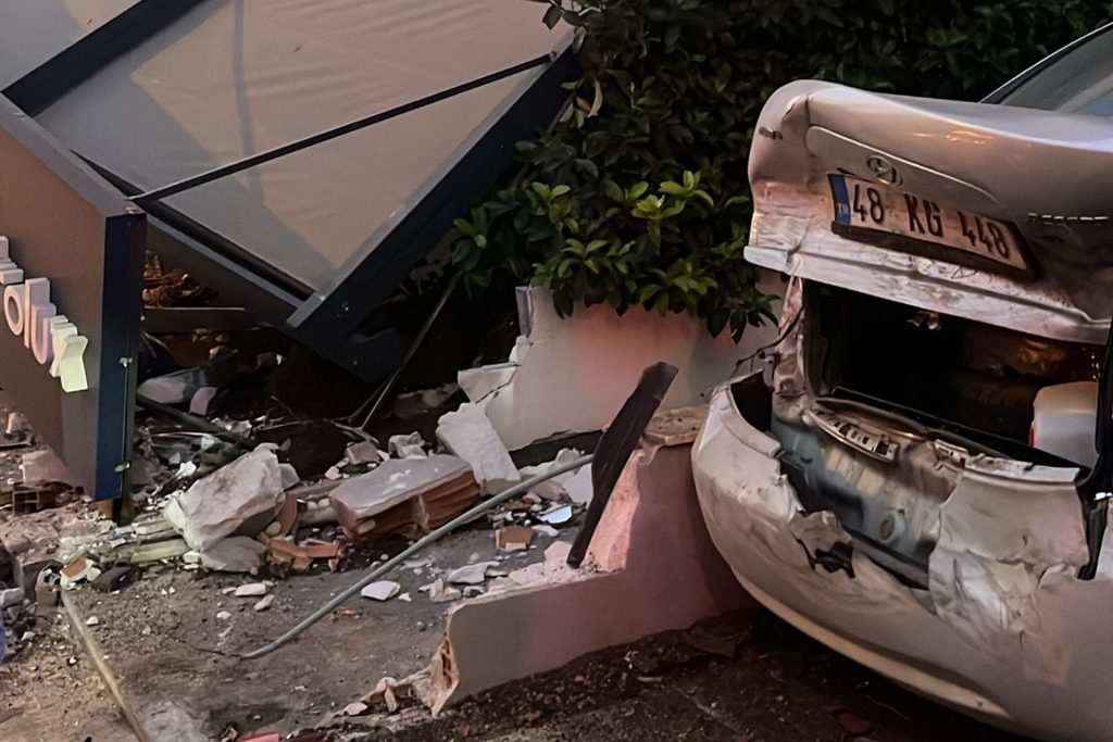 milas kontrolden çıkan araç, milas kaza, milas trafik kazası, milas ismetpaşa mahallesi, milas