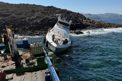 bodrum motoryat, motoryat kayalıklara çarptı, bodrum motoryat kazası, bodrum, bodrum kayalıklar