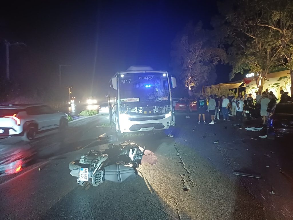 marmaris tur otobüsü, marmaris kaza, marmaris trafik kazası, marmaris tur otobüsü kaza, marmariste tur otobüsü karşı şeride geçti