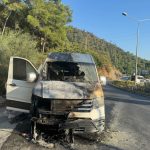 marmaris minibüs, marmaris minibüs yangın, marmariste turist taşıyan minibüs, marmaris turist taşıyan minibüste yangın, marmaris yangın