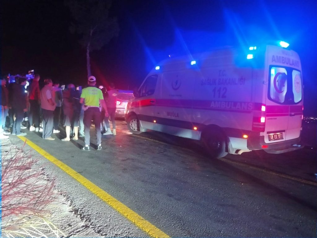 menteşe iki otomobil çarpıştı, menteşe kaza, menteşe trafik kazası, menteşe ,menteşe devetaşı