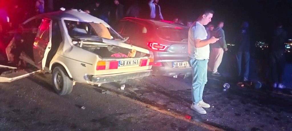menteşe iki otomobil çarpıştı, menteşe kaza, menteşe trafik kazası, menteşe ,menteşe devetaşı