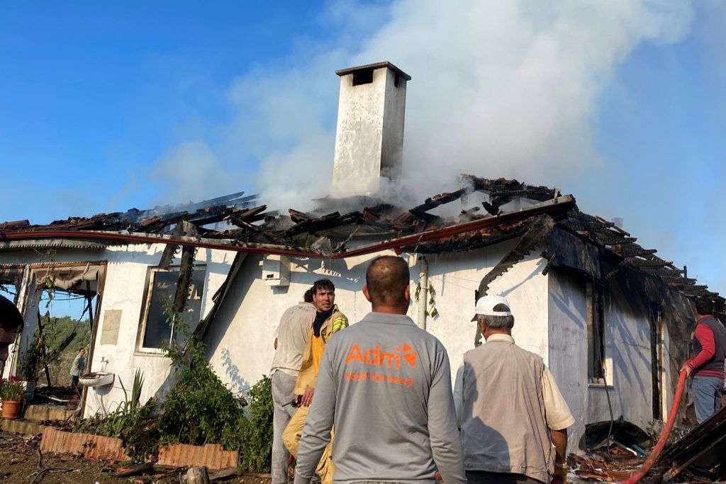 ula yangın, ula ev yangını, ula gölcük mahallesi, ula gölcük mahallesi yangın, ula gölcük mahallesi ev yangını