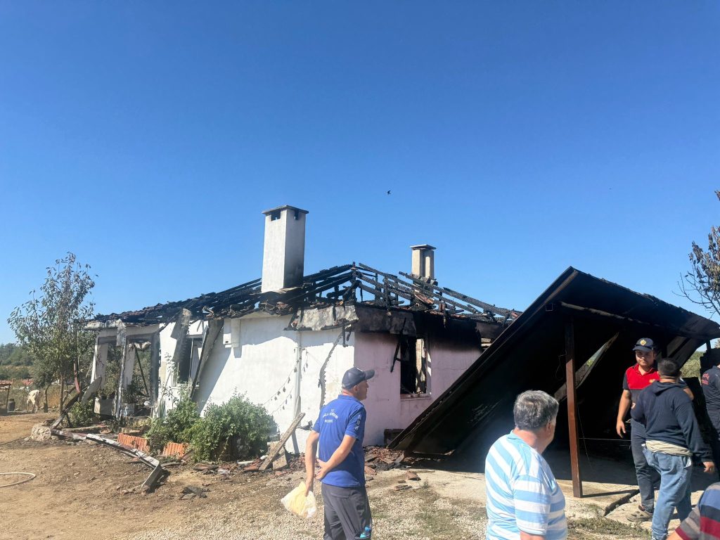 ula yangın, ula ev yangını, ula gölcük mahallesi, ula gölcük mahallesi yangın, ula gölcük mahallesi ev yangını