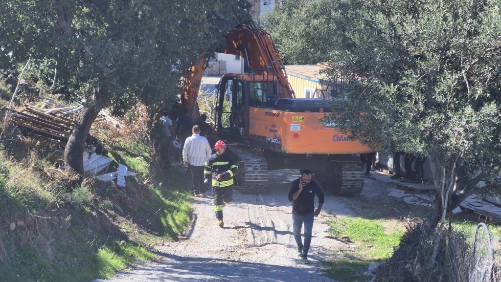 bodrum kamyon, bodrumda kamyon şarampole devrildi, bodrumda kamyon devrildi, bodrum, kamyon şarampole devrildi