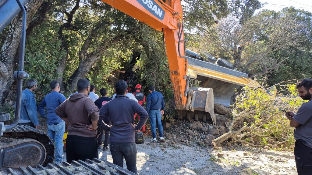 bodrum kamyon, bodrumda kamyon şarampole devrildi, bodrumda kamyon devrildi, bodrum, kamyon şarampole devrildi