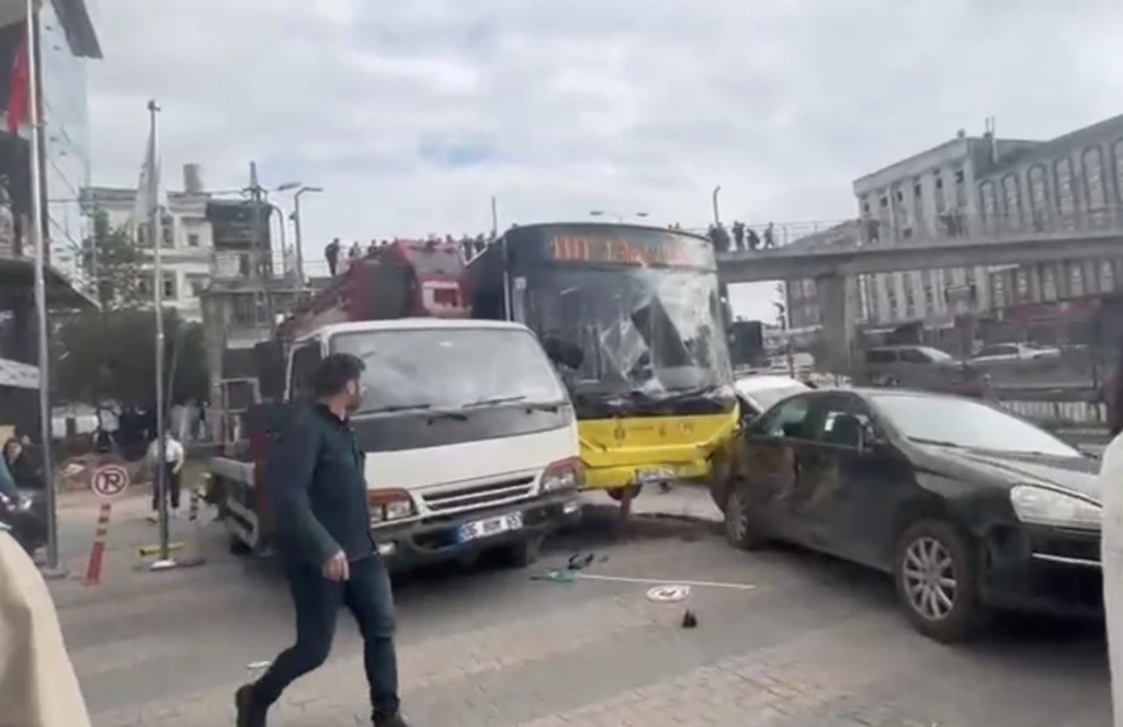 çekmeköy kaza, çekmeköy son dakika, çekmeköy otobüs kazası, çekmeköy kaza son dakika, çekmeköy otobüs