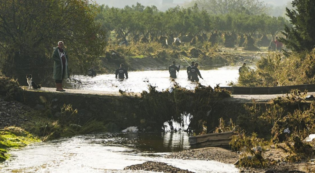 izmir foça sel, izmir foça sel olayı, foça sel, izmir foça, foça sel