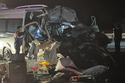 yatağan kaza, yatağan trafik kazası, yatağan, yatağan minibüs kazası, yatağanda minibüs tıra çarptı