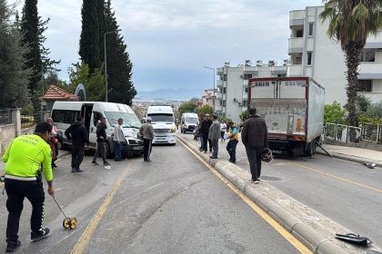 fethiye freni patlayan kamyon, fethiyede öğrenci servisine kamyon çarptı, fethiye kaza, fethiyede kamyon öğrenci servisine çarptı, fethiye trafik kazası