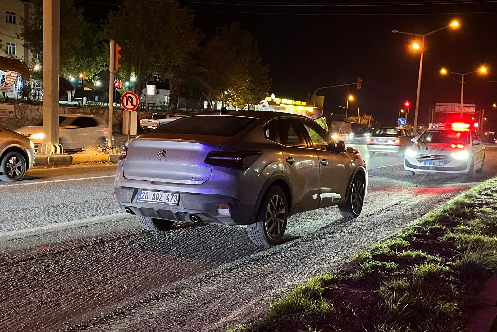 yatağan kaza, yatağan trafik kazası, yatağanda otomobil çarptı, yatağan, yatağanda bir gence otomobil çarptı