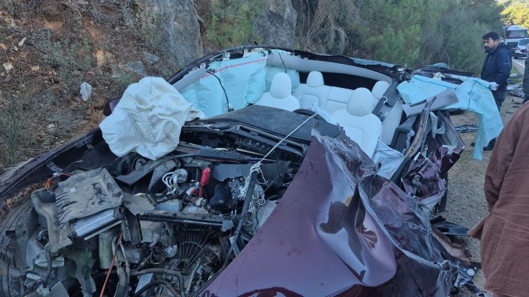 bodrum kaza, bodrum trafik kazası, bodrumda tır ile otomobil çarpıştı, torba-gölköy yolunda kaza, torba-gölköy yolu