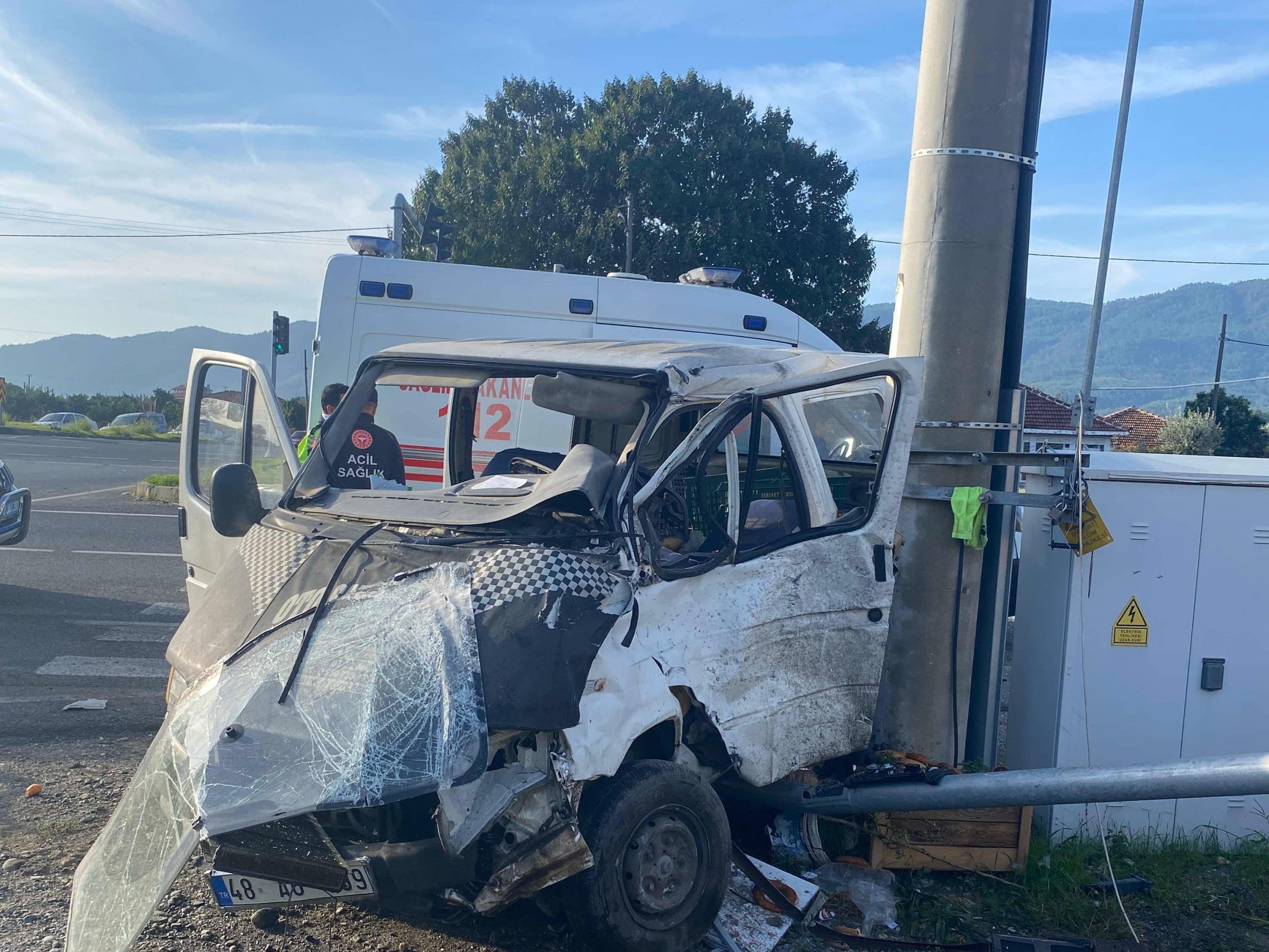 köyceğiz trafik kazası, MUTAŞ trafik kazası, MUTAŞ trafik kazası,  köyceğiz kaza, köyceğiz iki yaralı