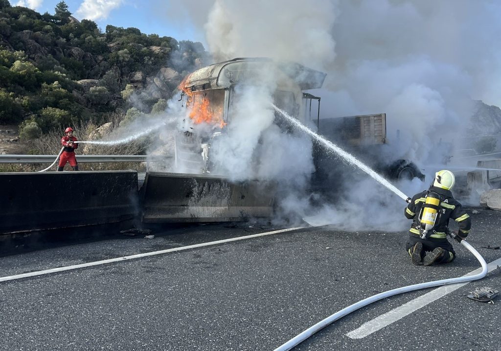 kaza yapan tır tır yandı yangın aydın muğla karayolu muğla