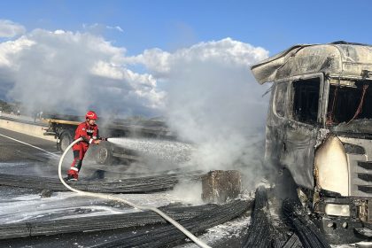 kaza yapan tır tır yandı yangın aydın muğla karayolu muğla