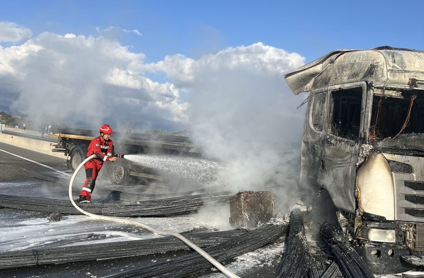 kaza yapan tır tır yandı yangın aydın muğla karayolu muğla